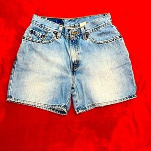 Fun Levi Shorts for the Summer Time 🌞